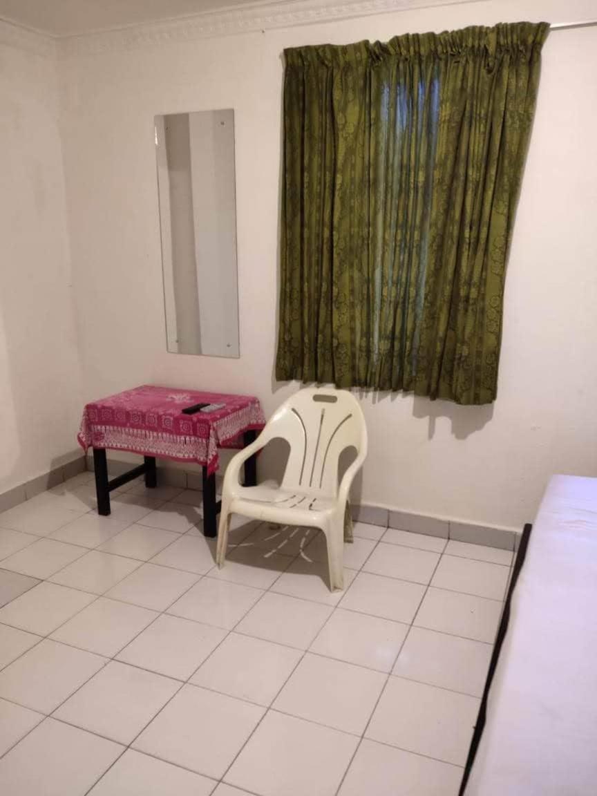 Oyo Life 92779 Kost Arjuna